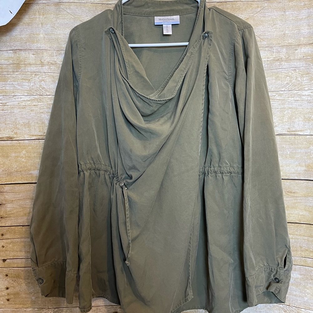 Motherhood maternity nursing shirt 🛍